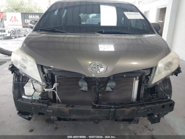 5TDYK3DC2GS758383 Toyota Sienna Xle Premium 8 Passenger