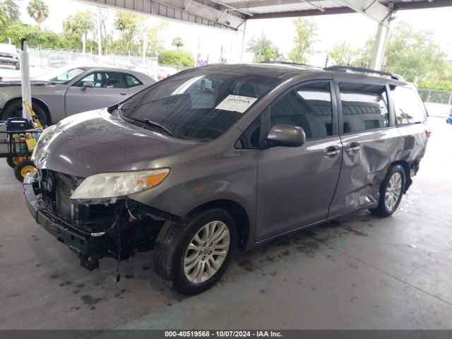 5TDYK3DC2GS758383 Toyota Sienna Xle Premium 8 Passenger