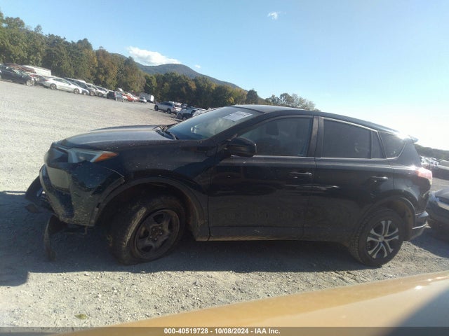 Toyota RAV4 LE 2018 2T3BFREV1JW781642 Image 15