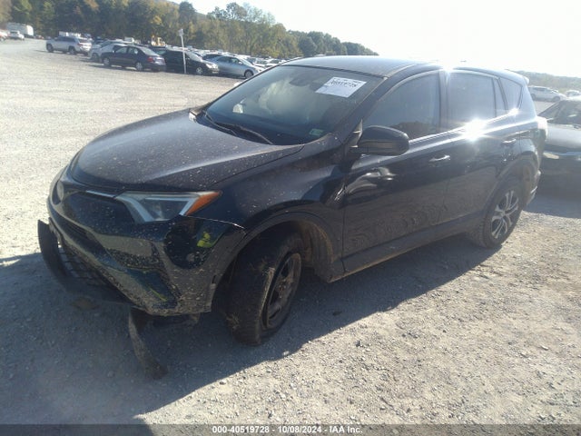 Toyota RAV4 LE 2018 2T3BFREV1JW781642 Image 2