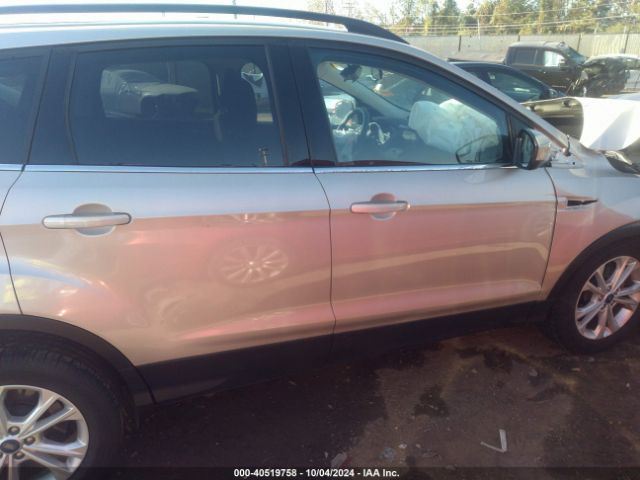 1FMCU0GD1JUC30582 Ford ESCAPE SE