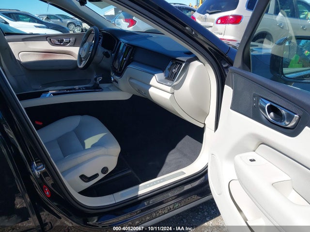 LYV102RKXJB117349 Volvo Xc60 T5 Momentum