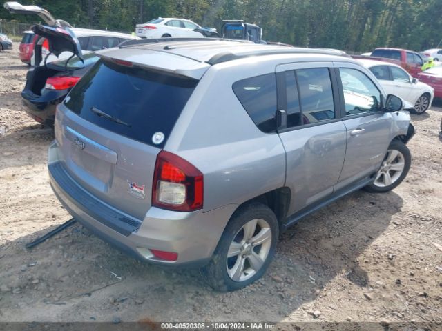 1C4NJDEB8GD617332 Jeep Compass Latitude