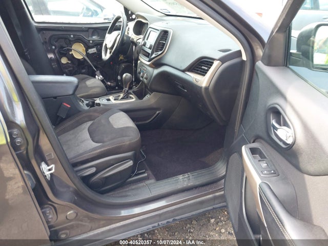 1C4PJLABXHW666918 Jeep Cherokee Altitude Fwd