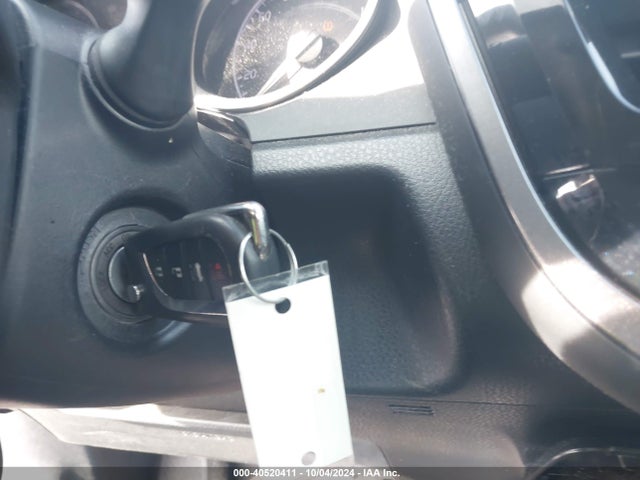 40520411 :رقم المزاد ، 4T1C11AK5NU010440 vin ، 2022 Toyota Camry Le مزاد بيع
