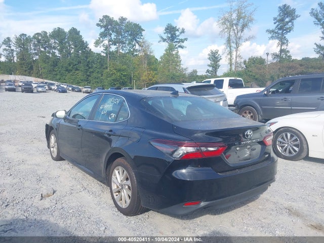 40520411 :رقم المزاد ، 4T1C11AK5NU010440 vin ، 2022 Toyota Camry Le مزاد بيع