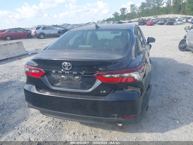 40520411 :رقم المزاد ، 4T1C11AK5NU010440 vin ، 2022 Toyota Camry Le مزاد بيع