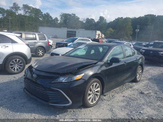 40520411 :رقم المزاد ، 4T1C11AK5NU010440 vin ، 2022 Toyota Camry Le مزاد بيع