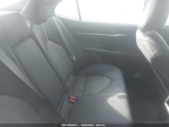 40520411 :رقم المزاد ، 4T1C11AK5NU010440 vin ، 2022 Toyota Camry Le مزاد بيع