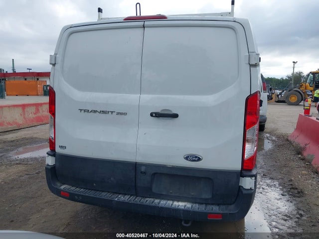 Ford Transit-250 2019 1FTYR1YM0KKA22660 Image 16