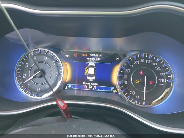 Chrysler 200 C 2015 1C3CCCCG2FN647854 Image 7
