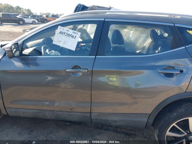 JN1BJ1CR1JW203888 Nissan Rogue Sport Sl