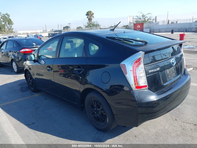 Toyota Prius Three 2014 JTDKN3DU7E1766916 Image 3