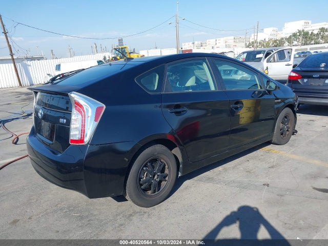 Toyota Prius Three 2014 JTDKN3DU7E1766916 Image 4