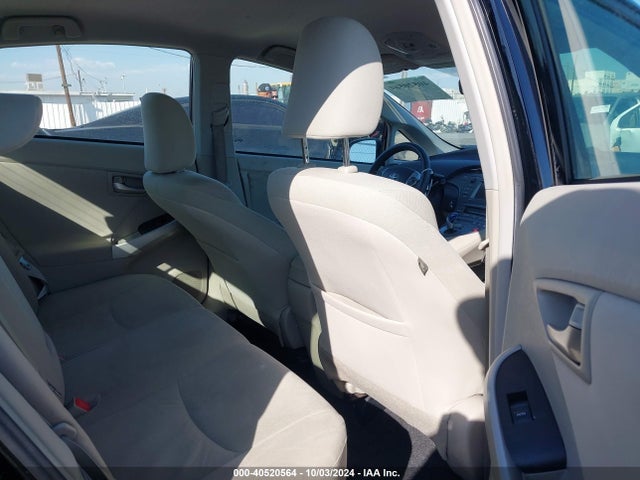 Toyota Prius Three 2014 JTDKN3DU7E1766916 Image 8