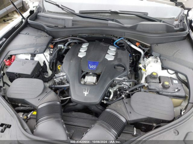 2022 MASERATI LEVANTE ZN661YUM7NX391647 Photo 9