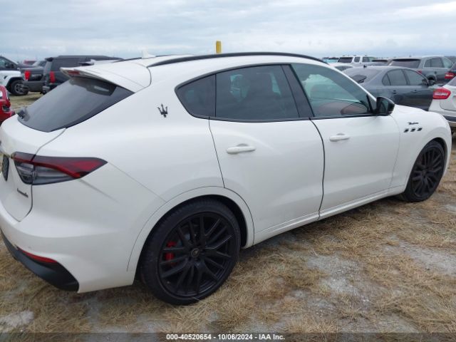 2022 MASERATI LEVANTE ZN661YUM7NX391647 Photo 3