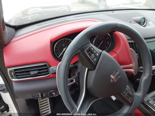 2022 MASERATI LEVANTE ZN661YUM7NX391647 Photo 6