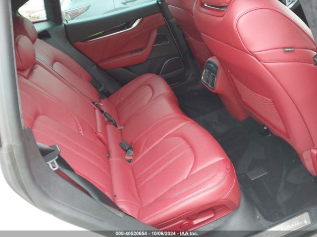 2022 MASERATI LEVANTE ZN661YUM7NX391647 Photo 7