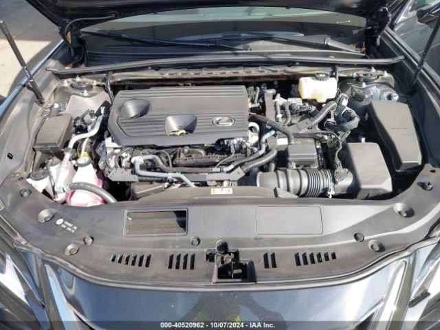 58ADA1C1XRU047541 Lexus ES 300H