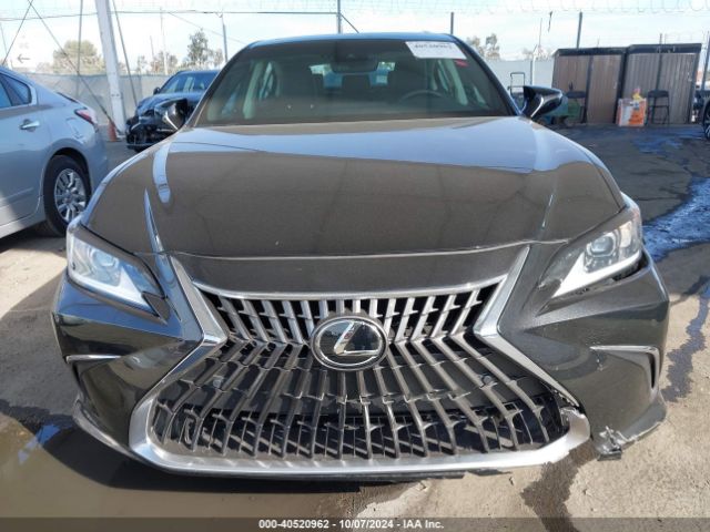 58ADA1C1XRU047541 Lexus ES 300H
