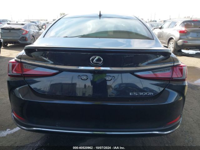58ADA1C1XRU047541 Lexus ES 300H