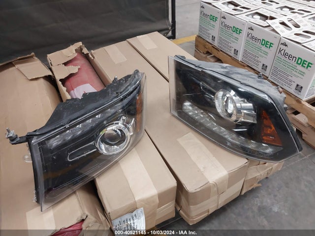 1C6RR6GTXMS574901 RAM 1500 Classic Warlock  4x2 6'4 Box