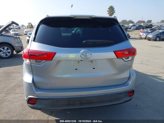 Toyota Highlander Le 2017 5TDZARFH2HS031930 Image 16