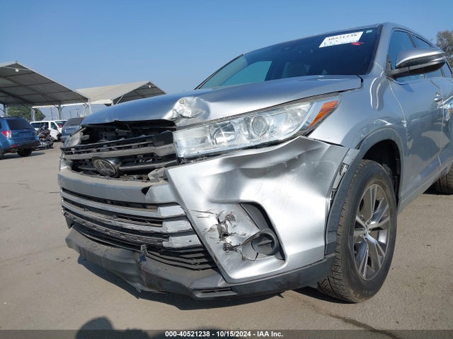 Toyota Highlander Le 2017 5TDZARFH2HS031930 Image 6