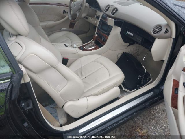2008 MERCEDES-BENZ CLK 550 WDBTK72FX8T089134 Photo 4