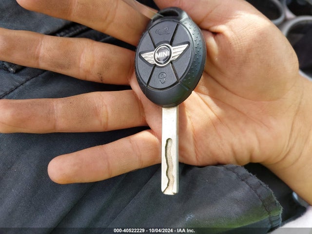 2006 MINI COOPER S WMWRE33526TL24749 Photo 10