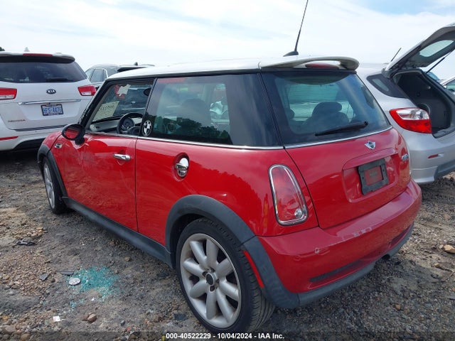 2006 MINI COOPER S WMWRE33526TL24749 Photo 2