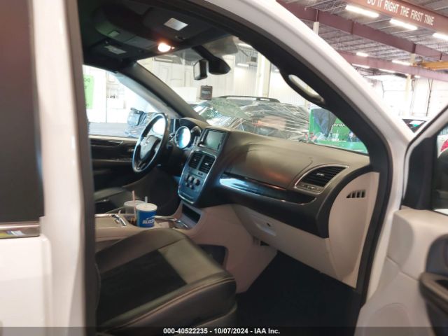 2C4RDGCG3JR298600 Dodge Grand Caravan Sxt
