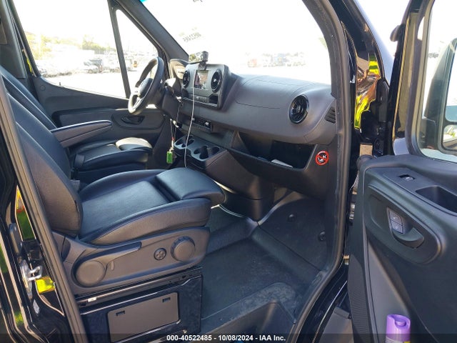 WDZPF1ED4KT015195 Mercedes-Benz Sprinter 2500 High Roof I4