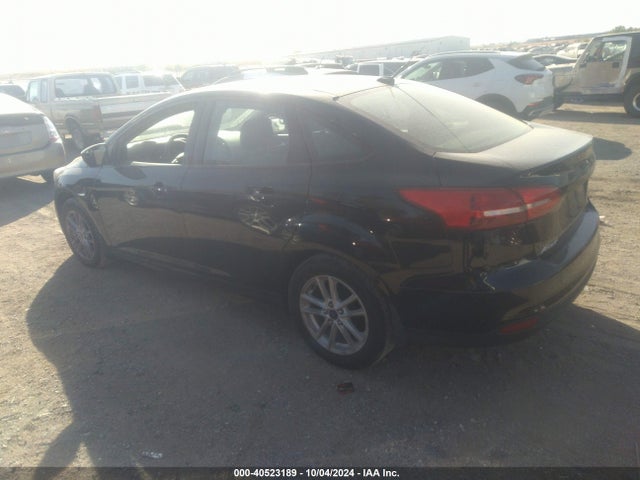 Ford FOCUS SE 2018 1FADP3F29JL207810 Image 3