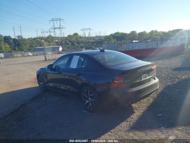 7JRA22TK6KG016500 Volvo S60 T6 Momentum