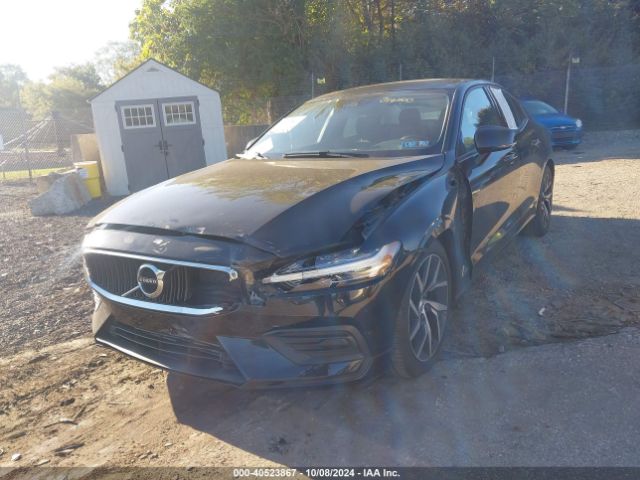 7JRA22TK6KG016500 Volvo S60 T6 Momentum