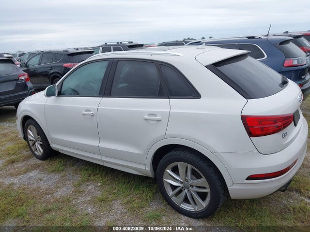 WA1BCCFS5HR016075 Audi Q3 2.0t Premium