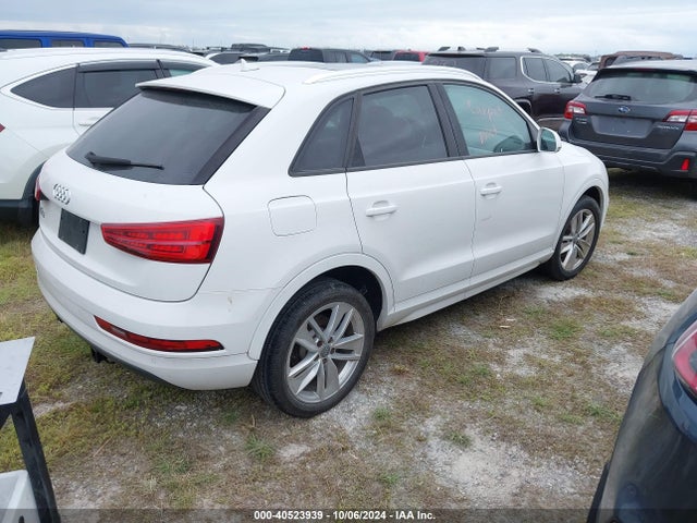 WA1BCCFS5HR016075 Audi Q3 2.0t Premium