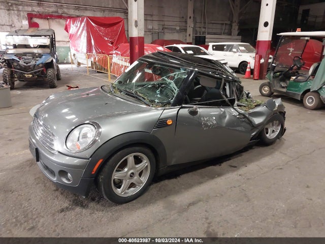 2010 MINI COOPER WMWMF3C57ATZ27812 Photo 1