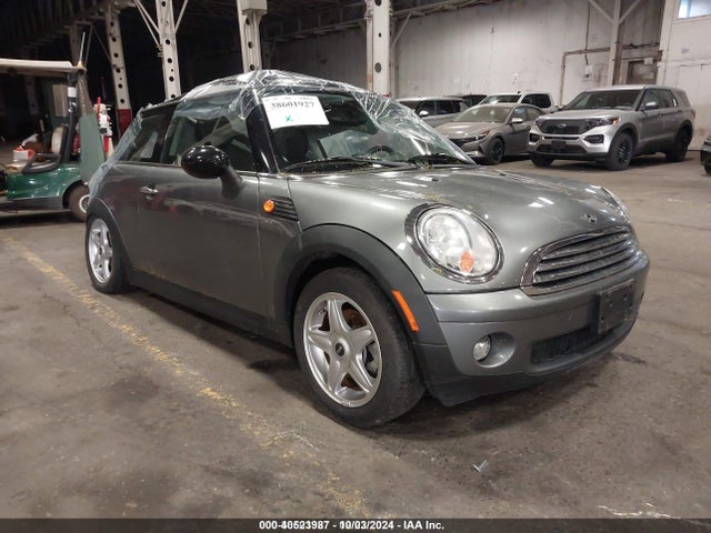 2010 MINI COOPER WMWMF3C57ATZ27812 Photo 5