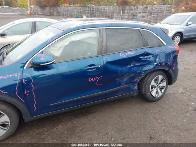 KNDCC3LC6J5176244 KIA NIRO EX