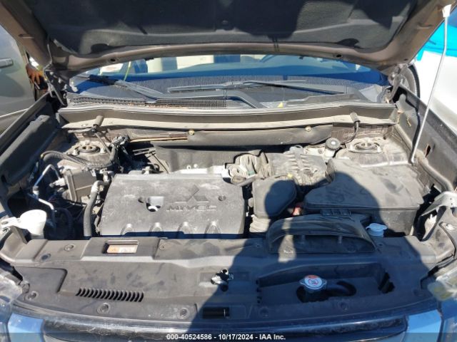 JA4AZ3A39JZ013230 Mitsubishi Outlander Se