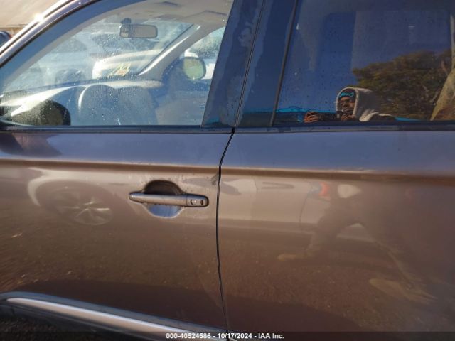JA4AZ3A39JZ013230 Mitsubishi Outlander Se