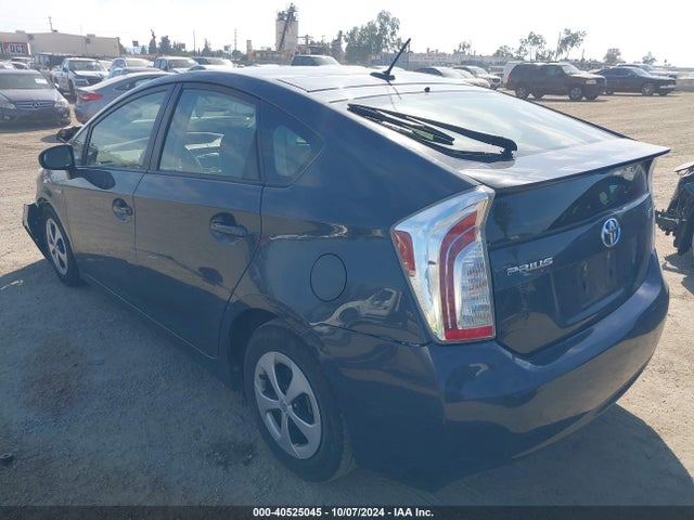 Toyota Prius Three 2015 JTDKN3DU0F0433836 Image 3