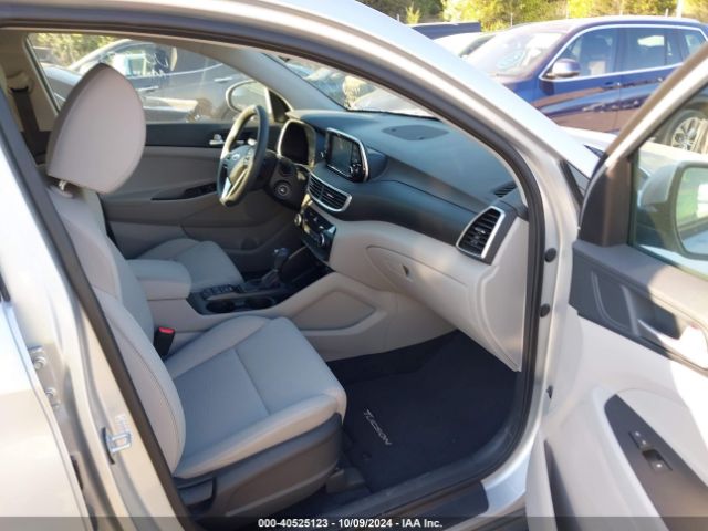 KM8J2CA49KU998366 Hyundai TUCSON SE