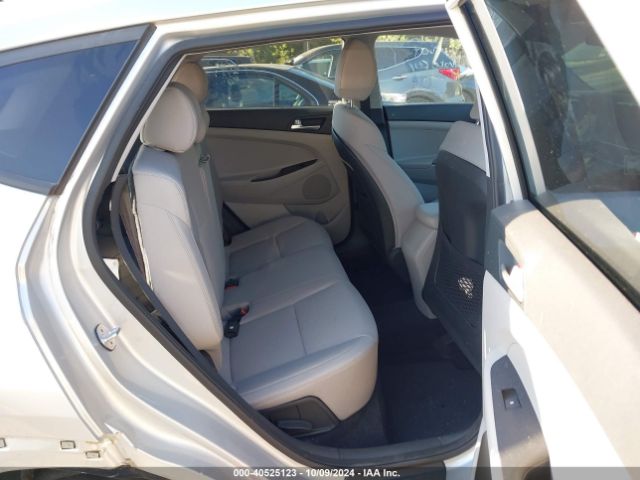 KM8J2CA49KU998366 Hyundai TUCSON SE