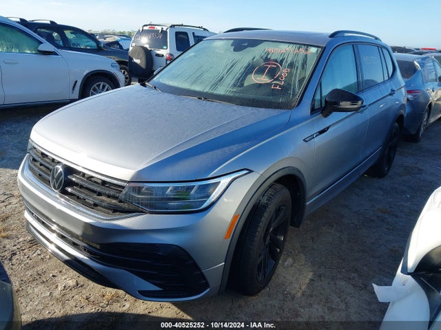 3VVCB7AX7PM034537 Volkswagen Tiguan 2.0t Se R-line Black
