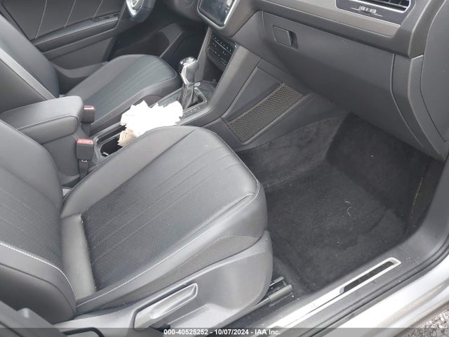 3VVCB7AX7PM034537 Volkswagen Tiguan 2.0t Se R-line Black