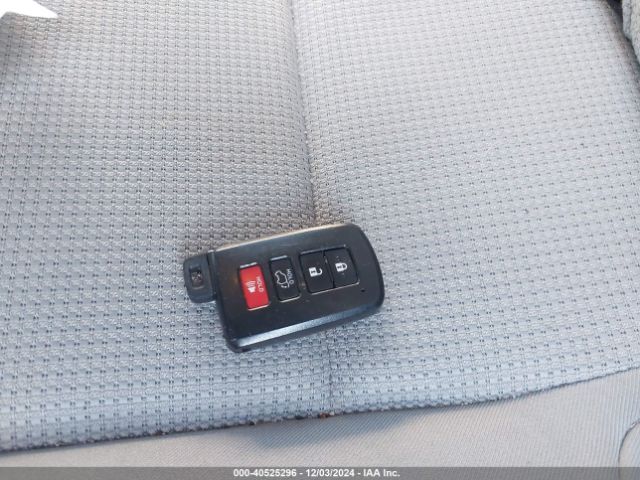 JTMWFREV0HJ141576 Toyota Rav4 Xle